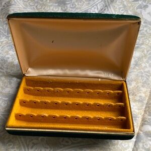 MELÉ Vintage Velvet Earring Travel Box